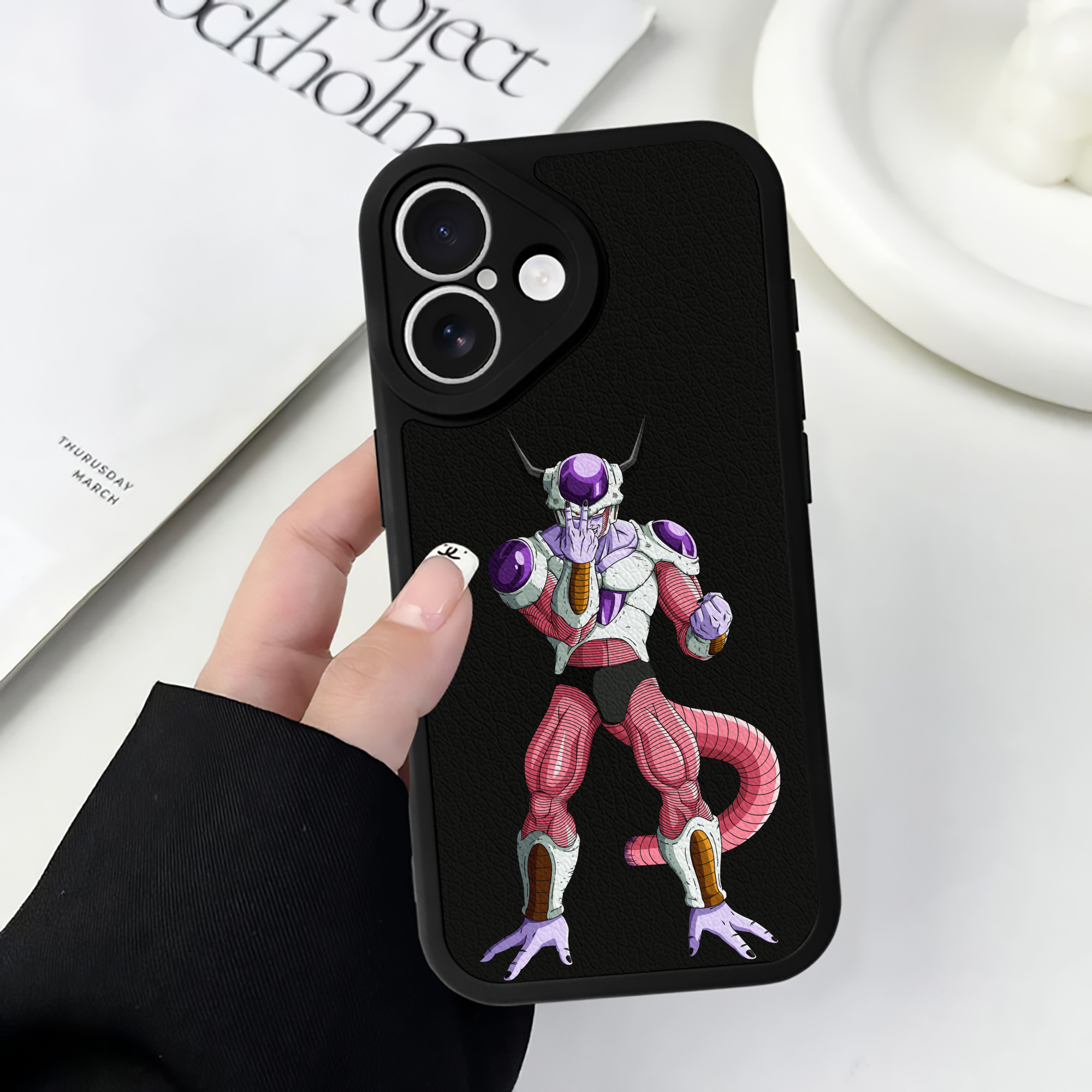 （画像用） ドラゴンボール フリーザ DRAGON BALL Frieza 【iPhone 16シリーズ対応】シリコンスマホケース（レザー調） 材質：シリコン